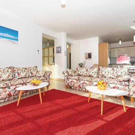Four-bedroom In Сasa de vacaciones Brodarica (Sibenik-Knin)