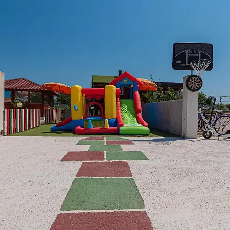 Four-bedroom In Сasa de vacaciones Brodarica (Sibenik-Knin)