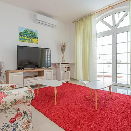 Four-bedroom In Brodarica (Sibenik-Knin)