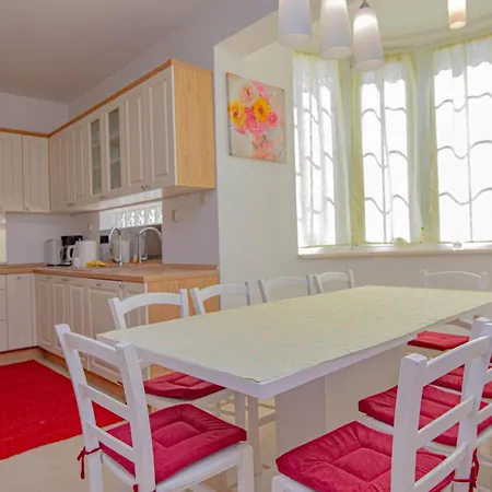 Сasa de vacaciones Four-bedroom In *