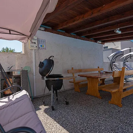 Four-bedroom In Сasa de vacaciones Brodarica (Sibenik-Knin)