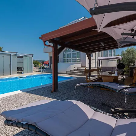 Four-bedroom In * Brodarica (Sibenik-Knin)