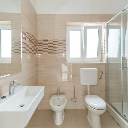 Four-bedroom In Brodarica (Sibenik-Knin)