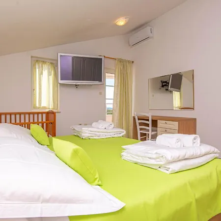 Four-bedroom In Vakantiehuis *