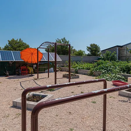 Four-bedroom In Brodarica (Sibenik-Knin)