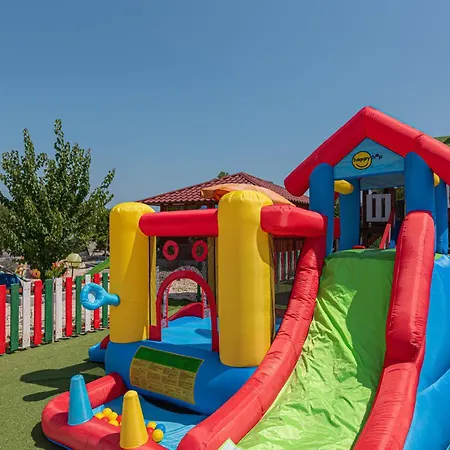 Four-bedroom In Сasa de vacaciones Brodarica (Sibenik-Knin)