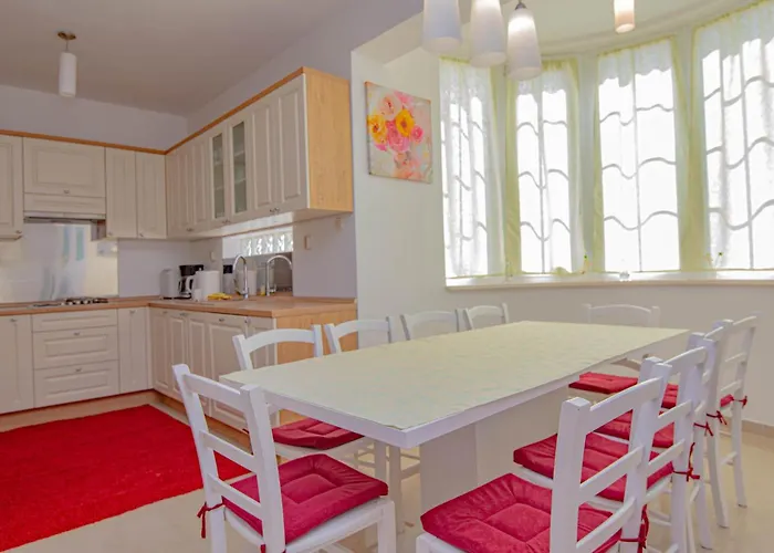 Vakantiehuis Four-bedroom In *