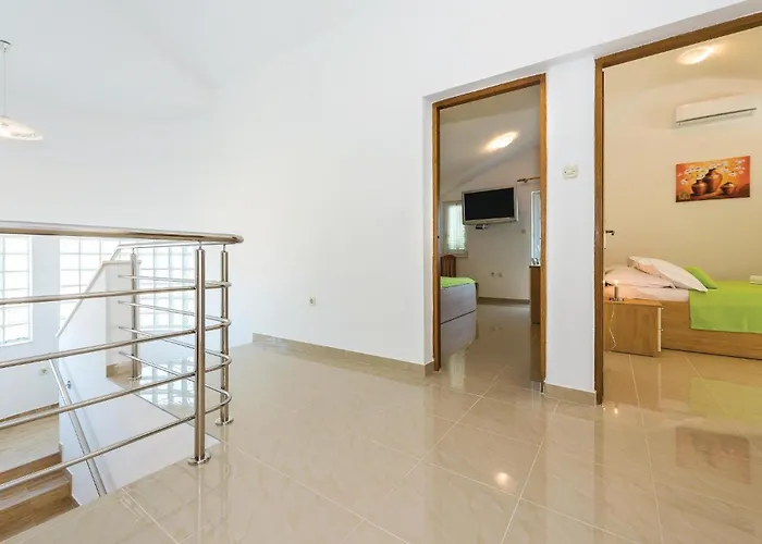 Four-bedroom In Vakantiehuis Brodarica (Sibenik-Knin)