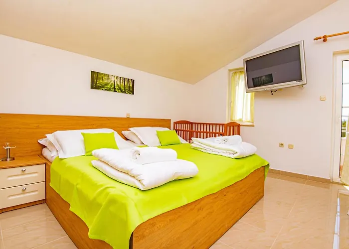 Four-bedroom In Brodarica (Sibenik-Knin)