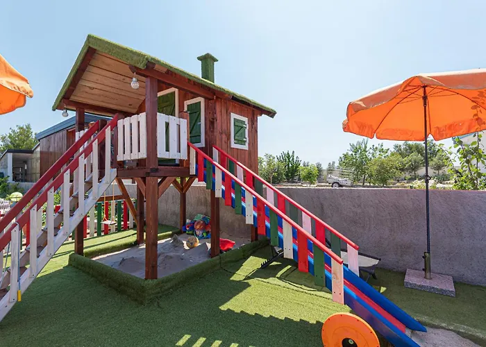 Vakantiehuis Four-bedroom In Brodarica (Sibenik-Knin)