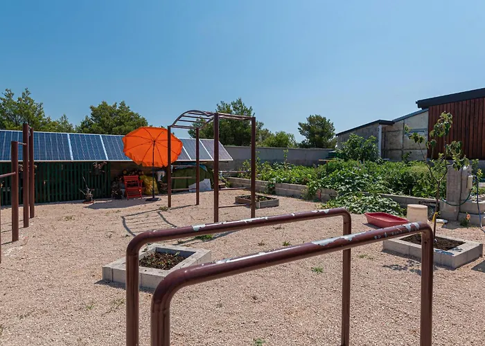 Four-bedroom In Brodarica (Sibenik-Knin)