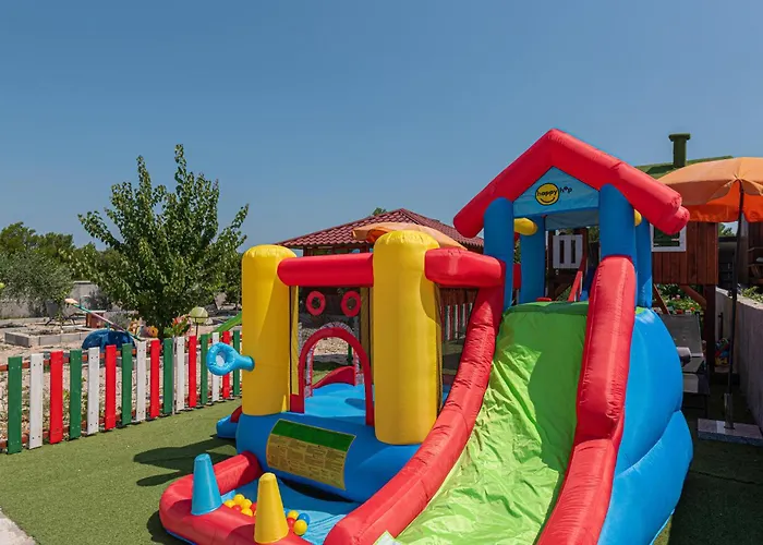 Four-bedroom In Vakantiehuis Brodarica (Sibenik-Knin)